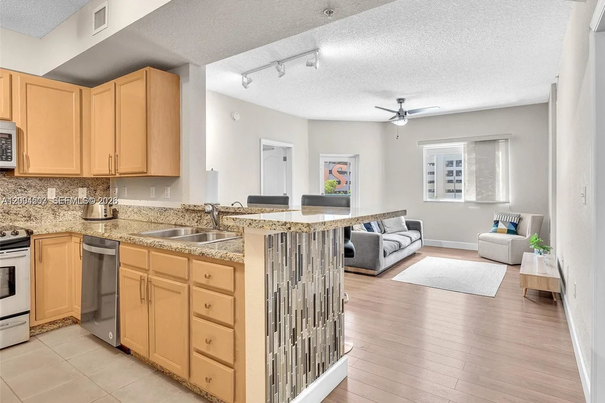 6001 SW 70th St #313, South Miami: photo 1 of 32