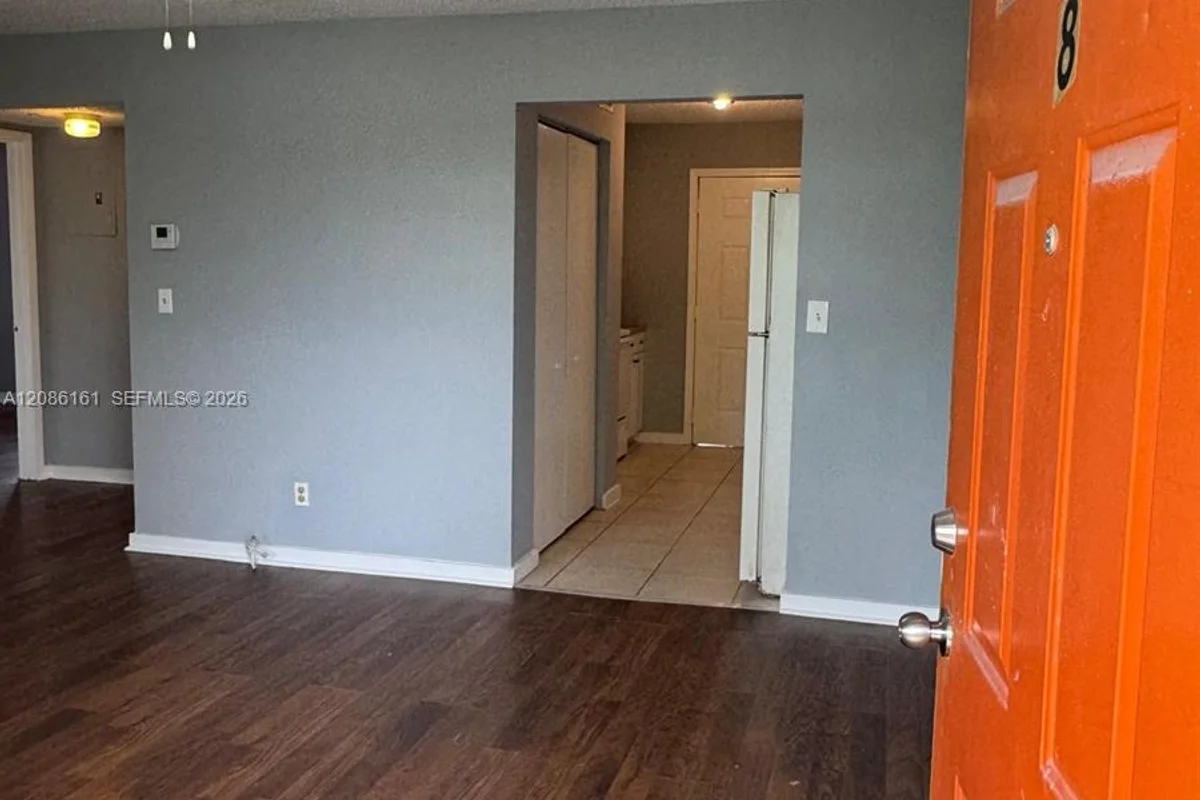 2920 Pierce St #8, Hollywood: photo 1 of 12