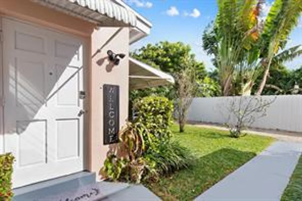 811 SW 26th Ct #B, Fort Lauderdale: photo 1 of 16