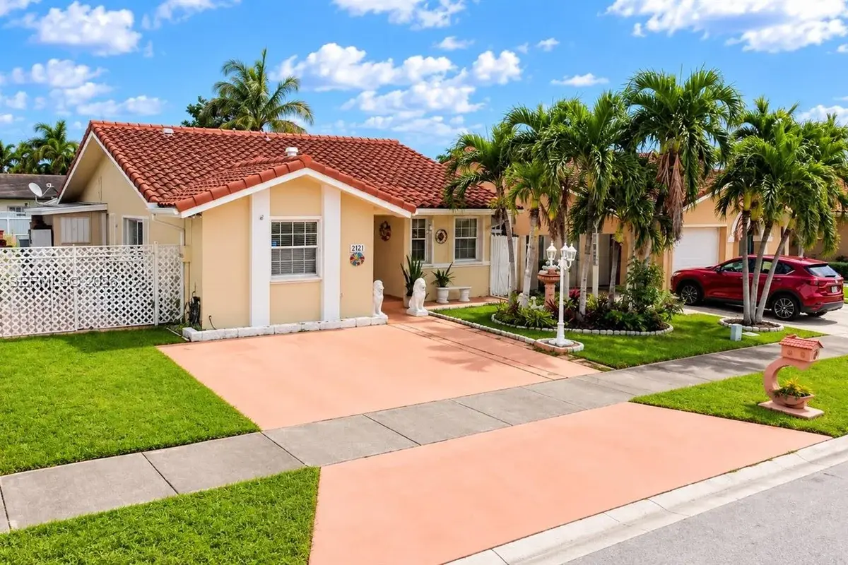 2421 SW 142nd Pl, Miami: photo 1 of 31