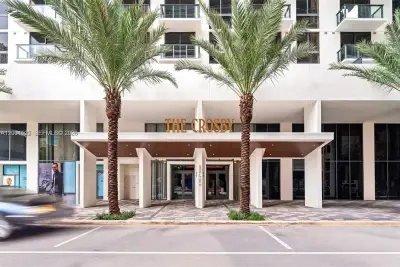 11 NE 6th St #706, Miami: photo 1 of 23