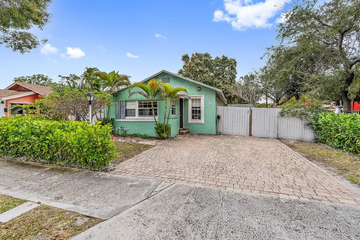 524 50th St, West Palm Beach: photo 1 of 14