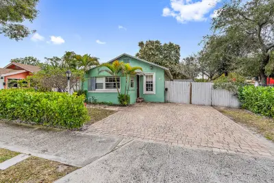 524 50th St, West Palm Beach: photo 1 of 14