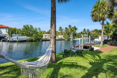 1995 Ixora Rd, North Miami: photo 1 of 23