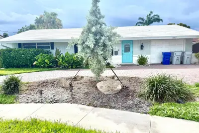 1131 NE 27th Ave, Pompano Beach: photo 1 of 16