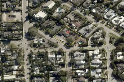 202 Palm Ct, Delray Beach: photo 1 of 4
