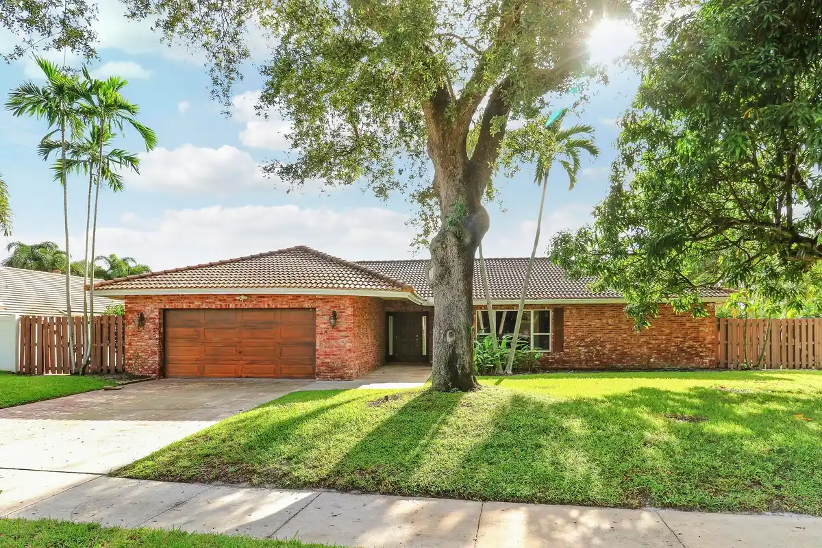 100 SW 15th Ct, Boca Raton: photo 1 of 41