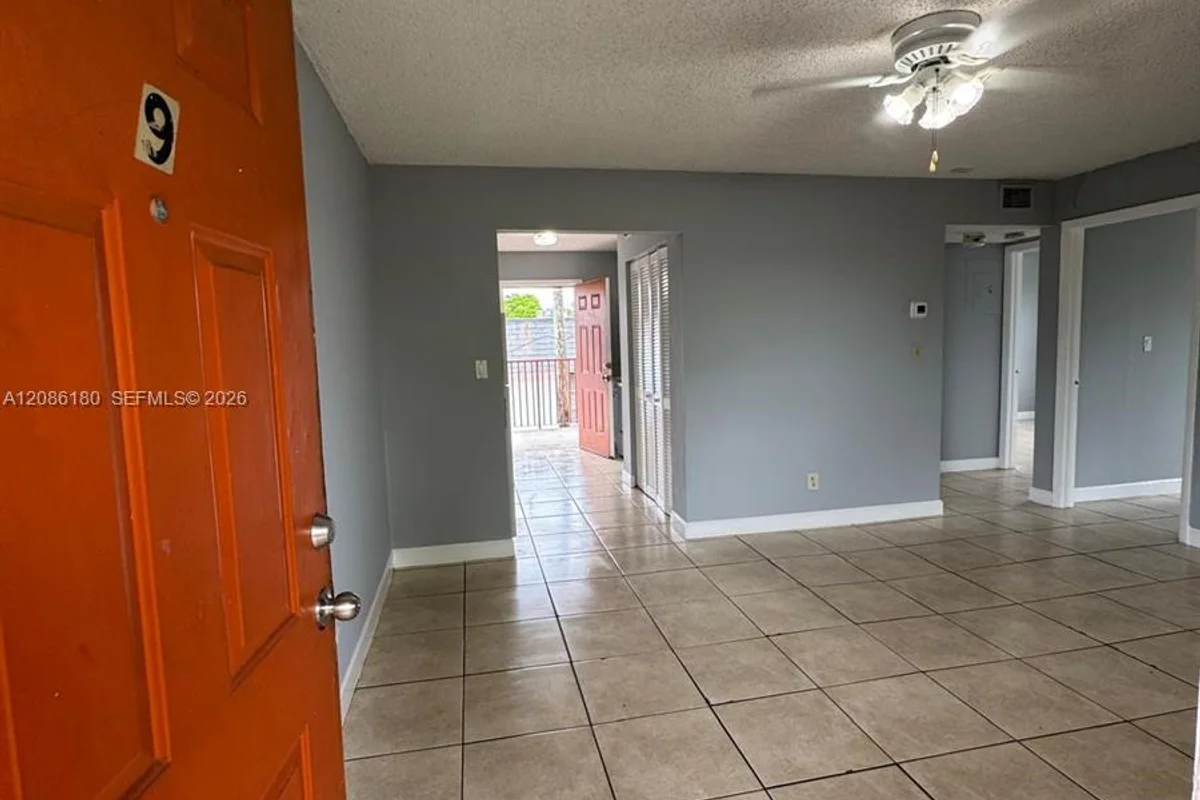 2920 Pierce St #9, Hollywood: photo 1 of 11