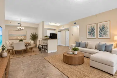 6960 SW 39th St #207e, Davie: photo 1 of 40