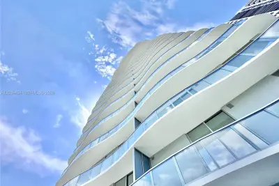 1400 Biscayne Blvd #402, Miami: photo 1 of 37