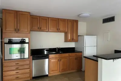 637 Executive Center Dr #N103, West Palm Beach: photo 1 of 8