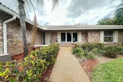 9135 NW 3rd Ct, Coral Springs: photo 1 of 40