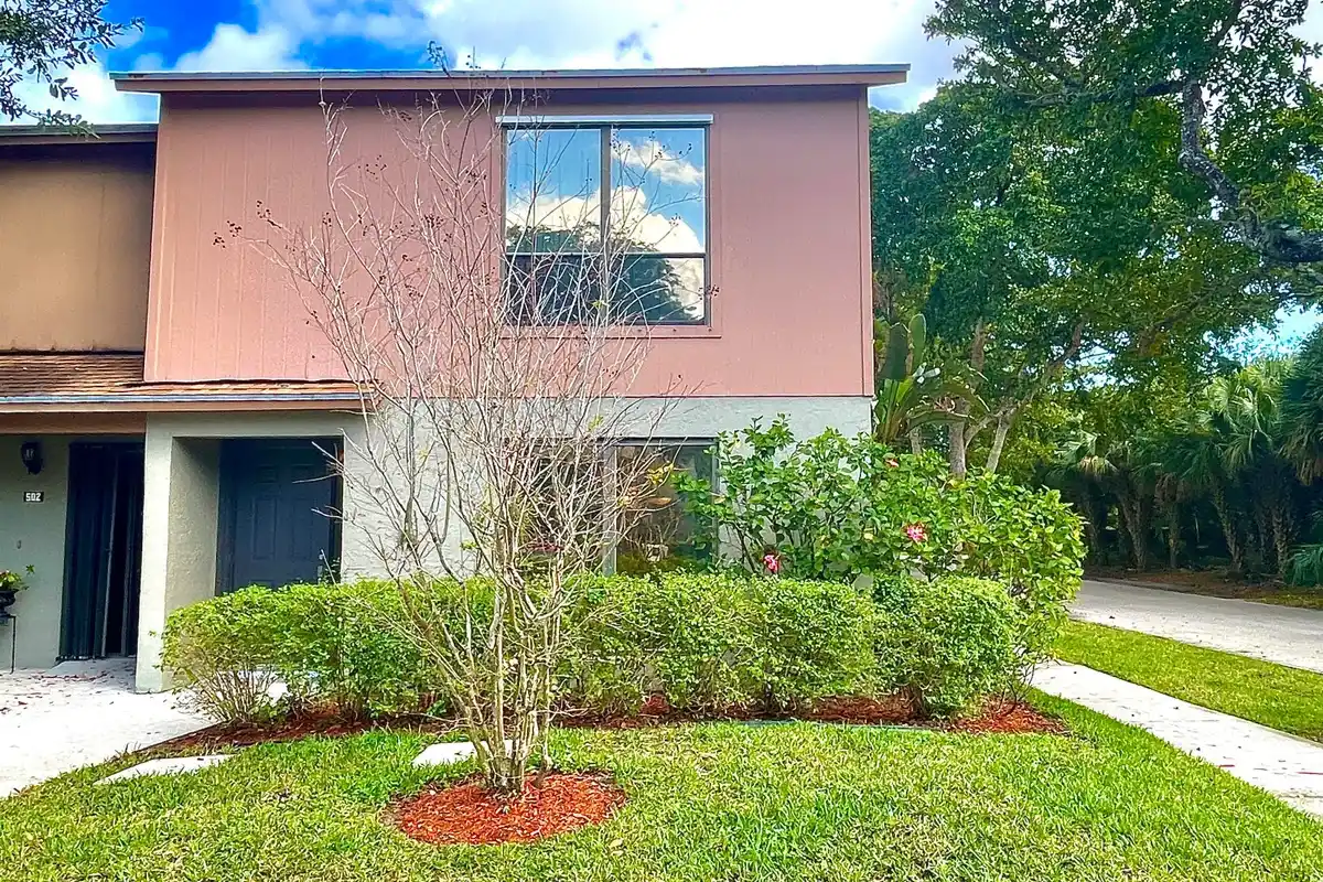 501 Sandtree Dr, Palm Beach Gardens: photo 1 of 31