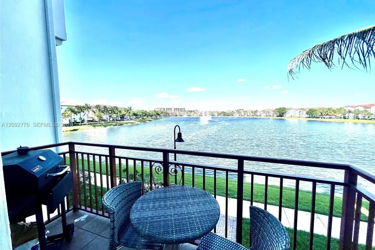 2833 SW 119th Way, Miramar: photo 1 of 33