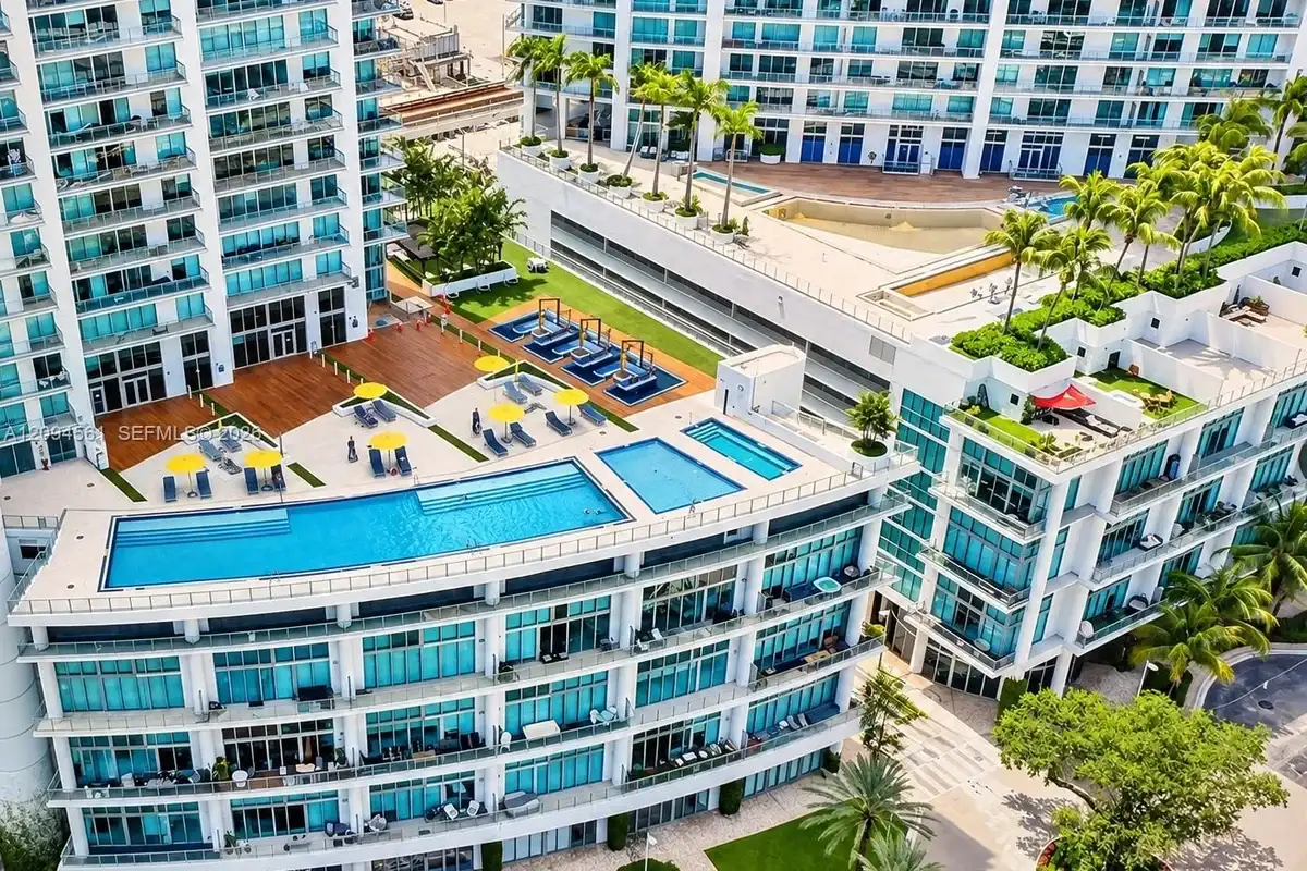 92 SW 3rd St #1603, Miami: photo 1 of 18