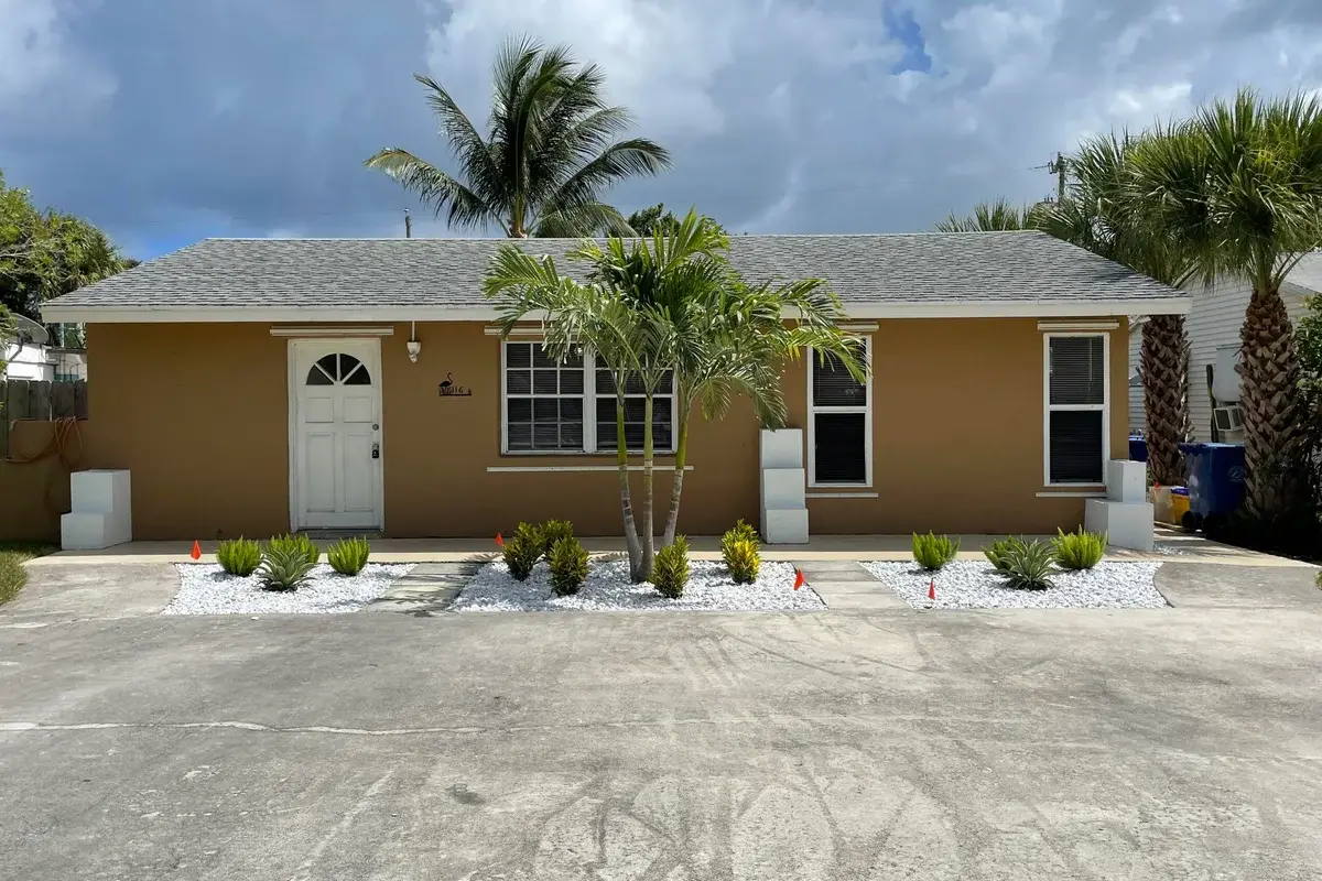 116 E Central Blvd, Lantana: photo 1 of 20