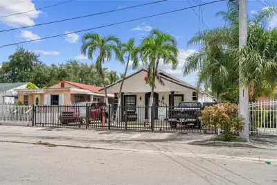 2501 NW 23rd Ave, Miami: photo 1 of 52