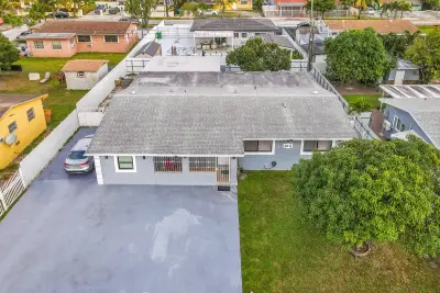 18515 NW 42nd Pl #3, Miami Gardens: photo 1 of 10