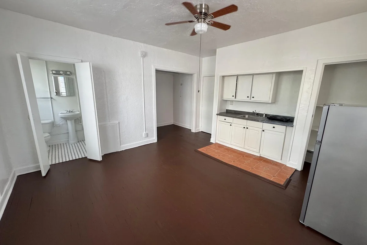 523 24th St #11, West Palm Beach: photo 1 of 6