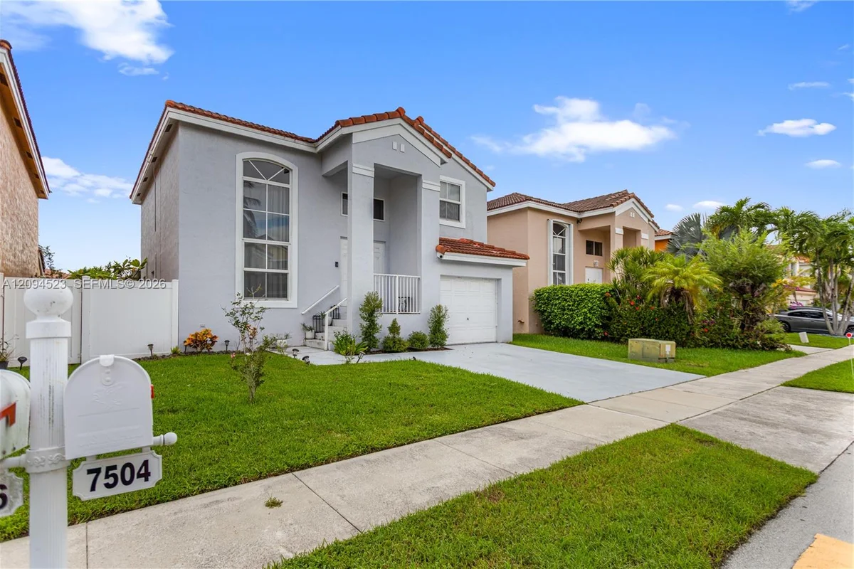 7504 Viscaya Cir, Margate: photo 1 of 78