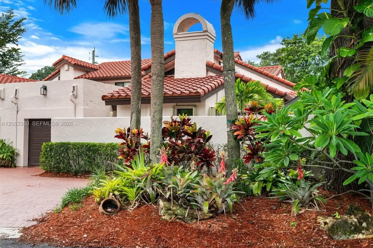 7820 SW 89th Ln, Miami: photo 1 of 24