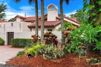 7820 SW 89th Ln, Miami: photo 1 of 24
