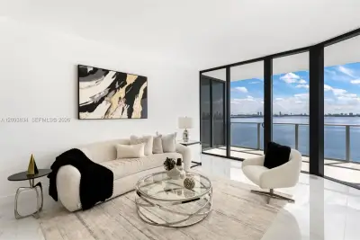 700 NE 24th St #1005, Miami: photo 1 of 18