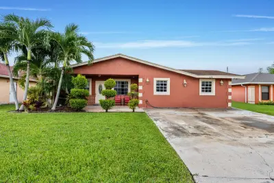 524 NW 9th Ave, Boynton Beach: photo 1 of 41