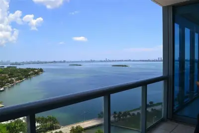 601 NE 36th St #2906, Miami: photo 1 of 7