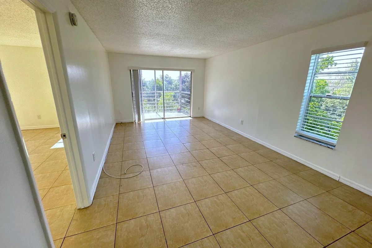2800 NW 56th Ave #E407, Lauderhill: photo 1 of 14