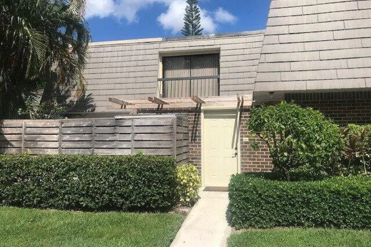 1522 15th Ter, Palm Beach Gardens: photo 1 of 13