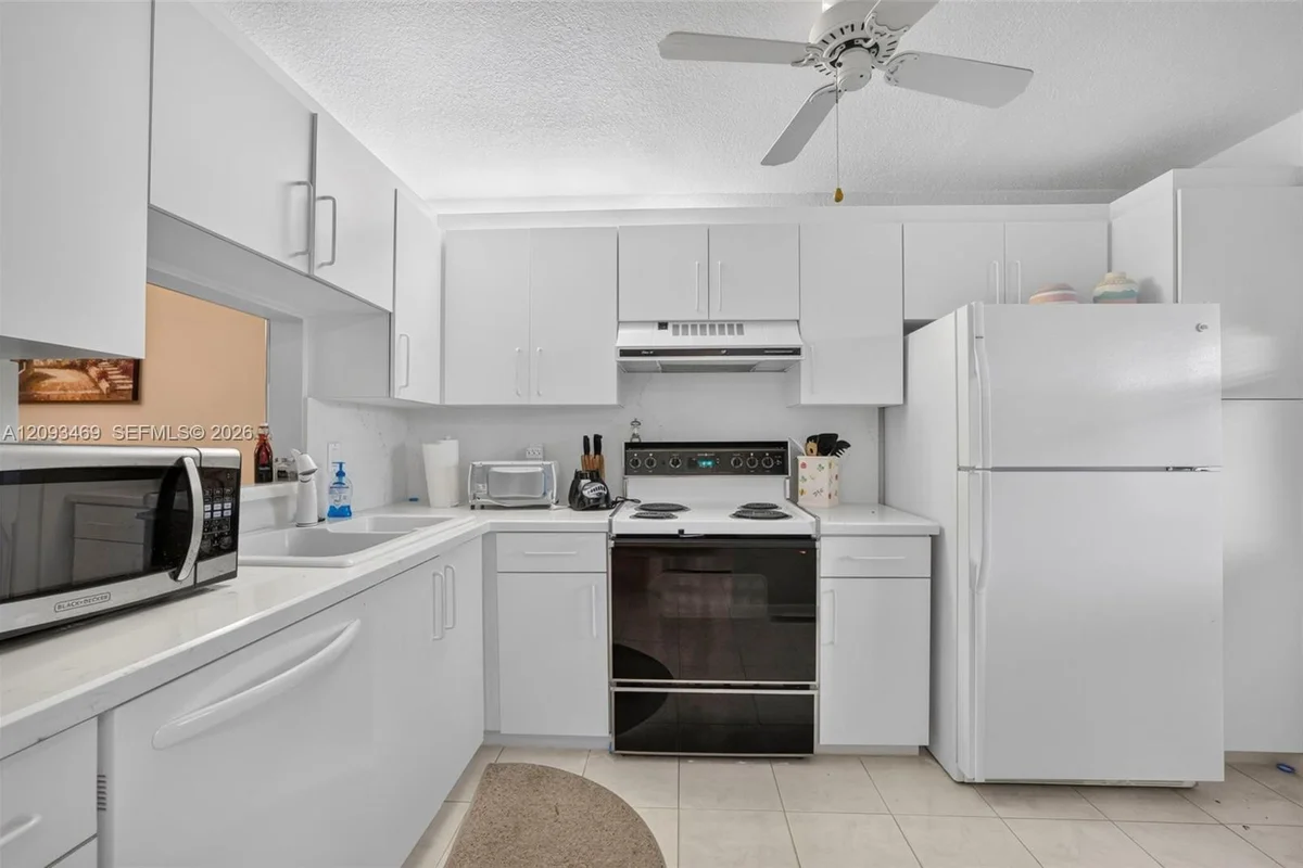 3774 Inverrary Blvd #309P, Lauderhill: photo 1 of 28