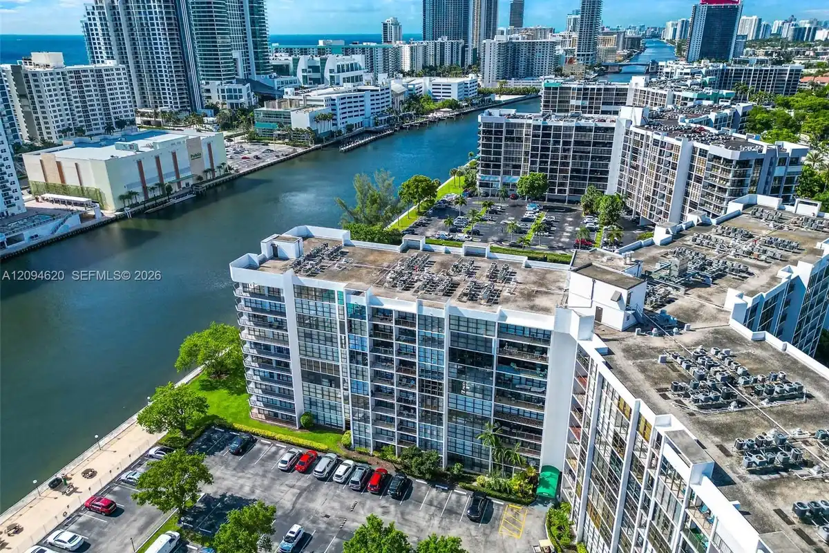 800 Parkview Dr #1006, Hallandale Beach: photo 1 of 38