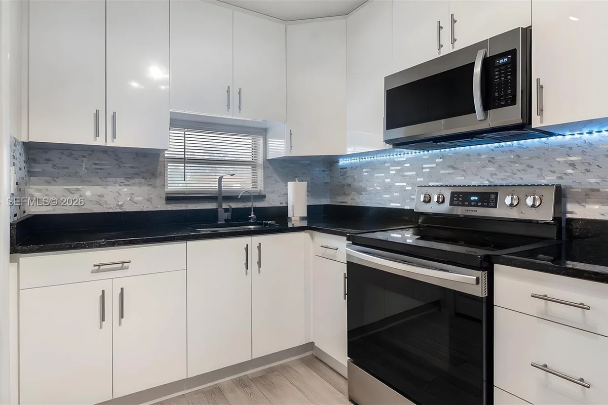 9410 N Hollybrook Lake Dr #306, Pembroke Pines: photo 1 of 1