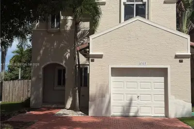 2537 NE 41st Ter, Homestead: photo 1 of 7