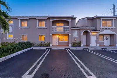 7221 NW 174th Ter #102, Hialeah: photo 1 of 35