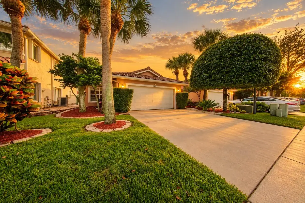 6481 Willoughby Cir, Lake Worth: photo 1 of 31
