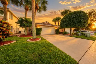 6481 Willoughby Cir, Lake Worth: photo 1 of 31