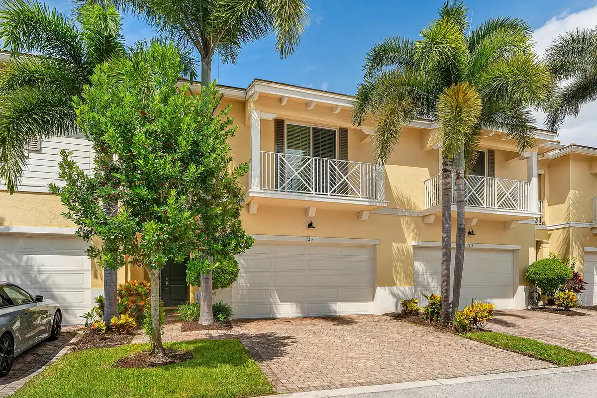 7217 Oxford Ct, Palm Beach Gardens: photo 1 of 36