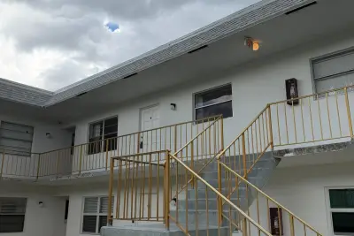 6211 SW 37th St #211, Davie: photo 1 of 6