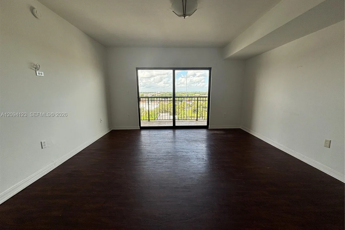 4242 NW 2nd St #813, Miami: photo 1 of 9