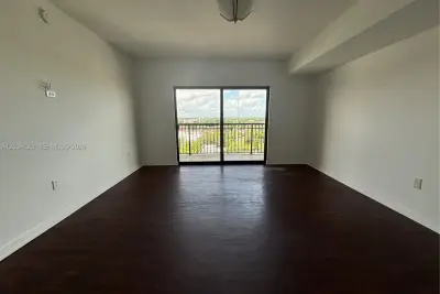 4242 NW 2nd St #813, Miami: photo 1 of 9