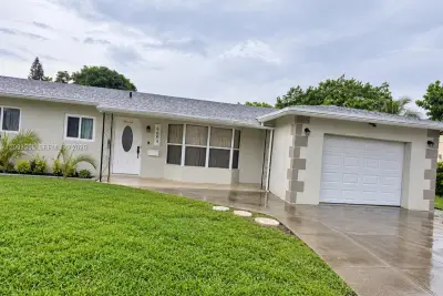6604 Boulevard Of Champions, North Lauderdale: photo 1 of 13