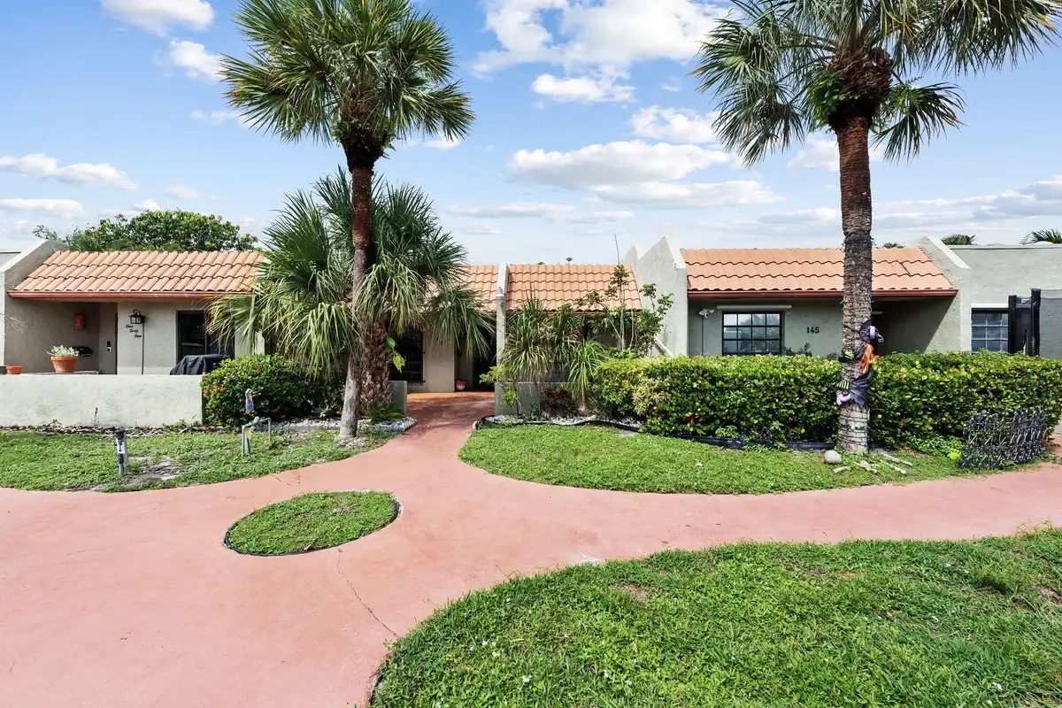 143 SE 7th St, Deerfield Beach: photo 1 of 26