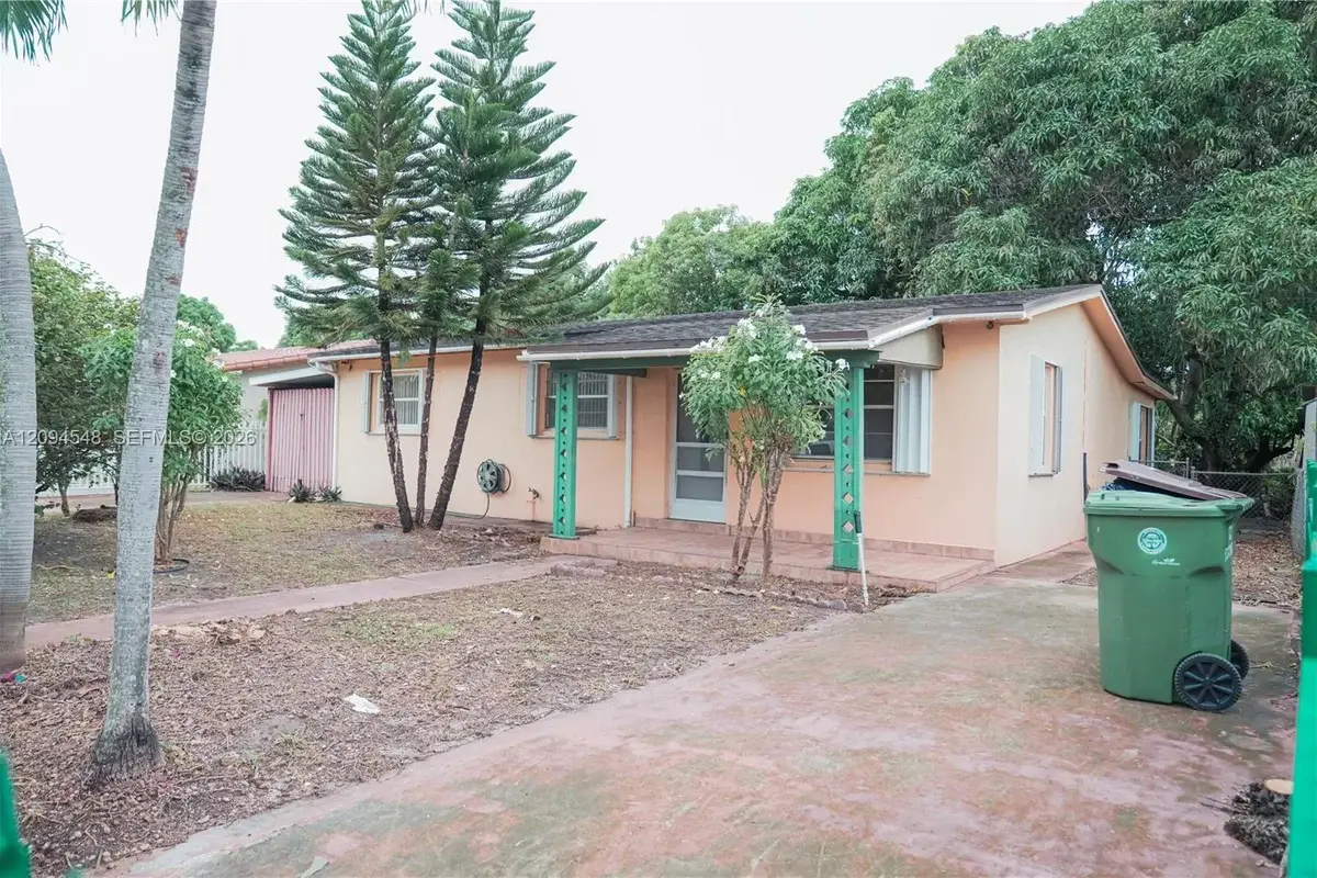 1230 W 35th St, Hialeah: photo 1 of 7