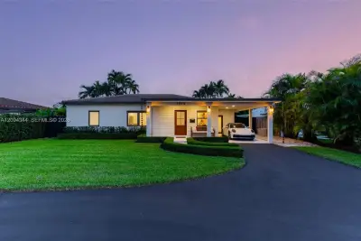 7510 SW 32nd St, Miami: photo 1 of 57