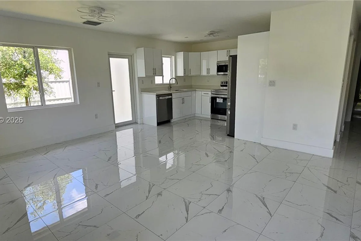 231 NW & 233 3rd Ave #2333, Florida City: photo 1 of 10