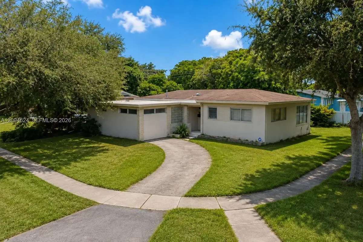 50 NE 132nd Ter, North Miami: photo 1 of 26