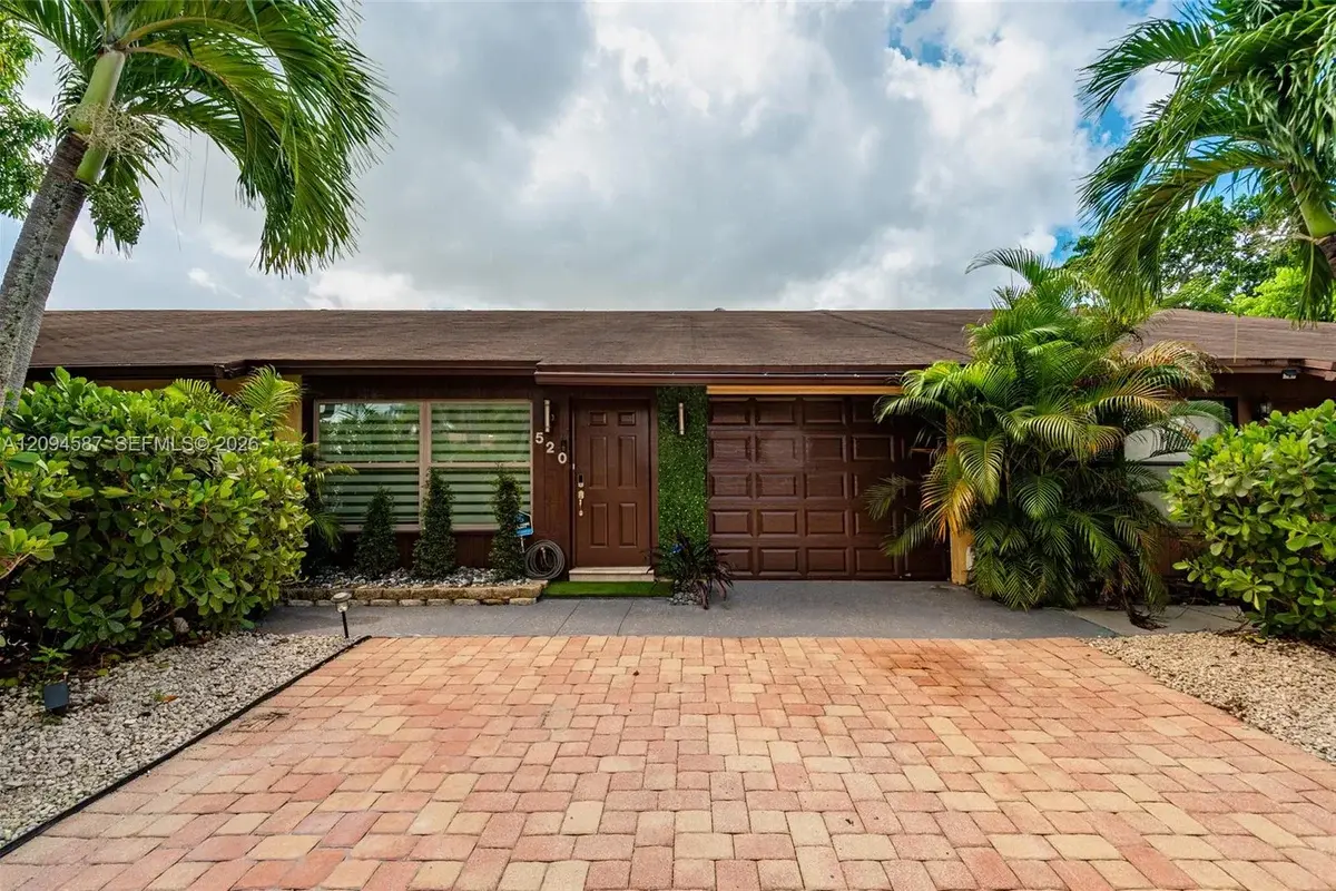 520 NW 46th St, Deerfield Beach: photo 1 of 35