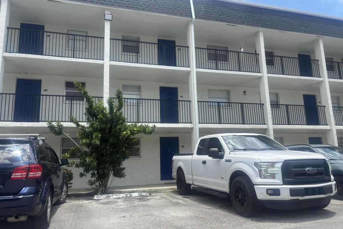 5090 SW 64th Ave #106, Davie: photo 1 of 3